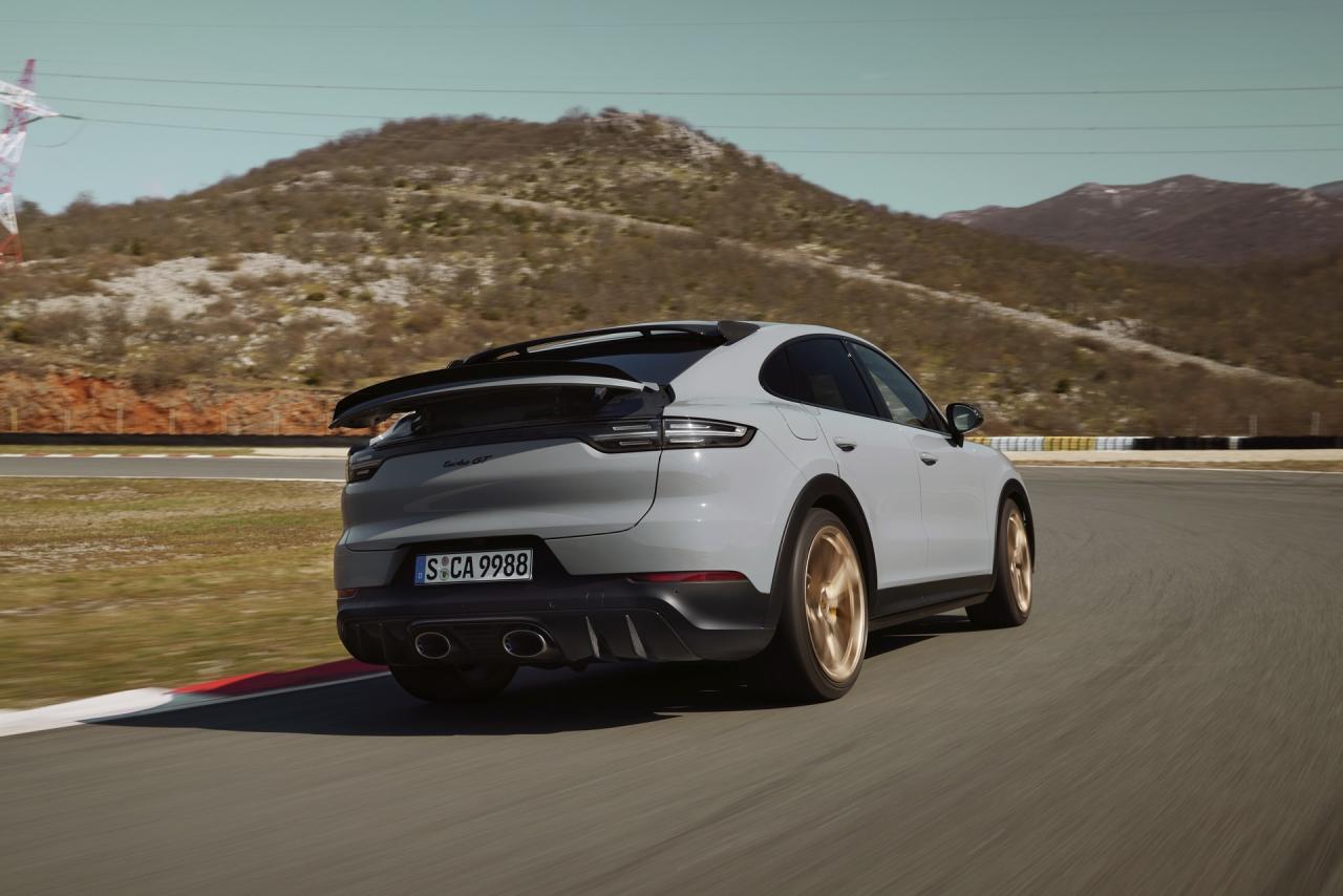 2022-Porsche-Cayenne-Turbo-GT-19.thumb.jpg.63976965b1a108679ea7841876910b0a.jpg