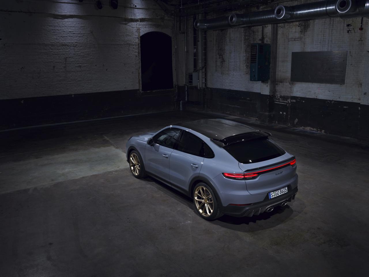 2022-Porsche-Cayenne-Turbo-GT-2.thumb.jpg.d71e6a0d807f6469d964373cbb441692.jpg