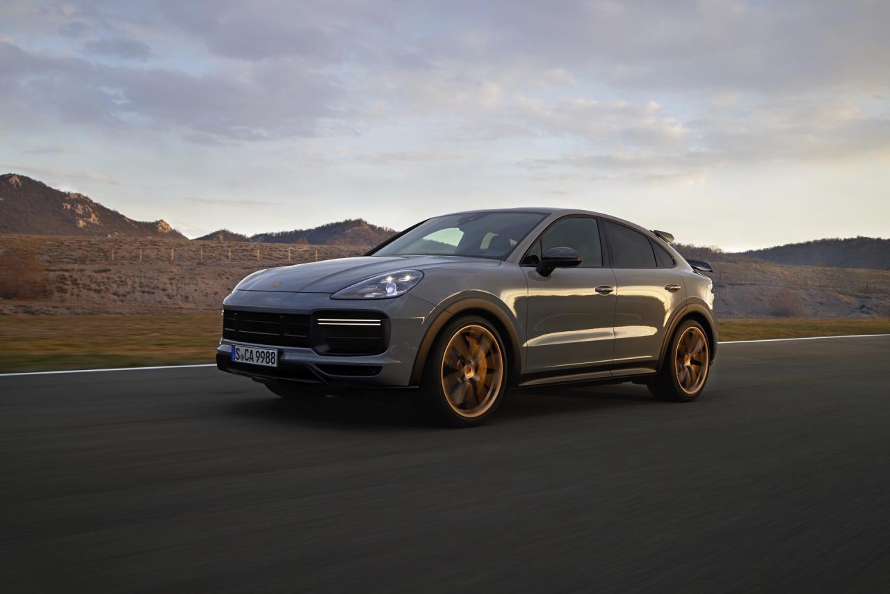 2022-Porsche-Cayenne-Turbo-GT-22.thumb.jpg.85b50c842c84d63d2f48fb4f2a7d3715.jpg