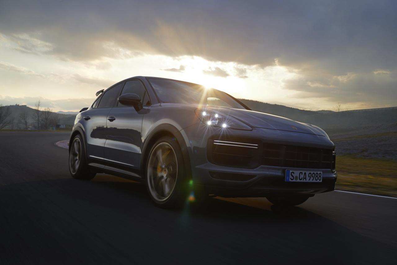 2022-Porsche-Cayenne-Turbo-GT-24.thumb.jpg.791fee46911a8b27e603b80b1ea30c32.jpg