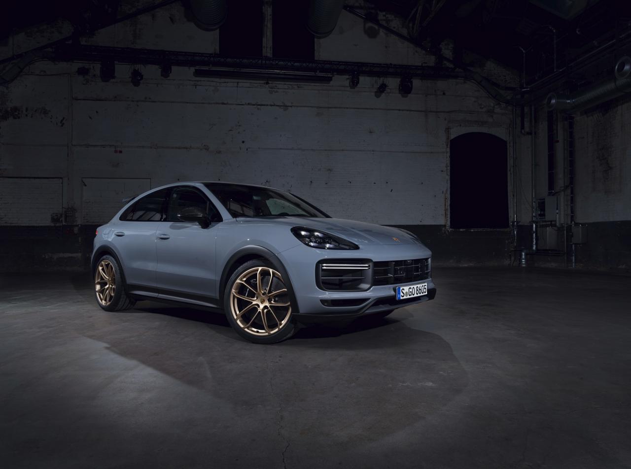 2022-Porsche-Cayenne-Turbo-GT-3.thumb.jpg.daaeb366110d567ce2d53cc9cf9deb46.jpg