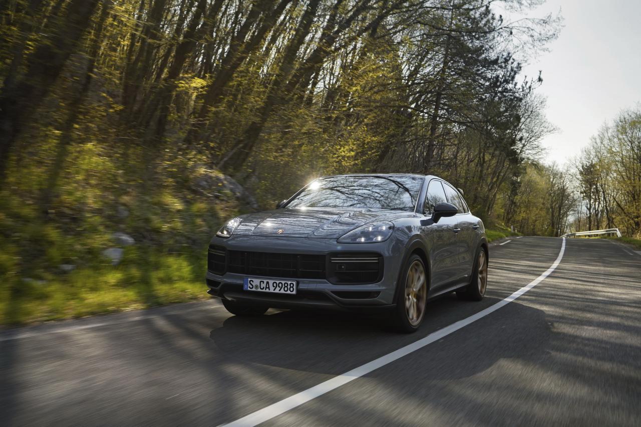 2022-Porsche-Cayenne-Turbo-GT-30.thumb.jpg.6d96592918a81d73cb8a73c9ca17950c.jpg