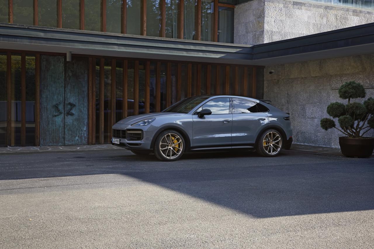 2022-Porsche-Cayenne-Turbo-GT-31.thumb.jpg.e5c26d1e50b7db514c8b04388f990ed4.jpg