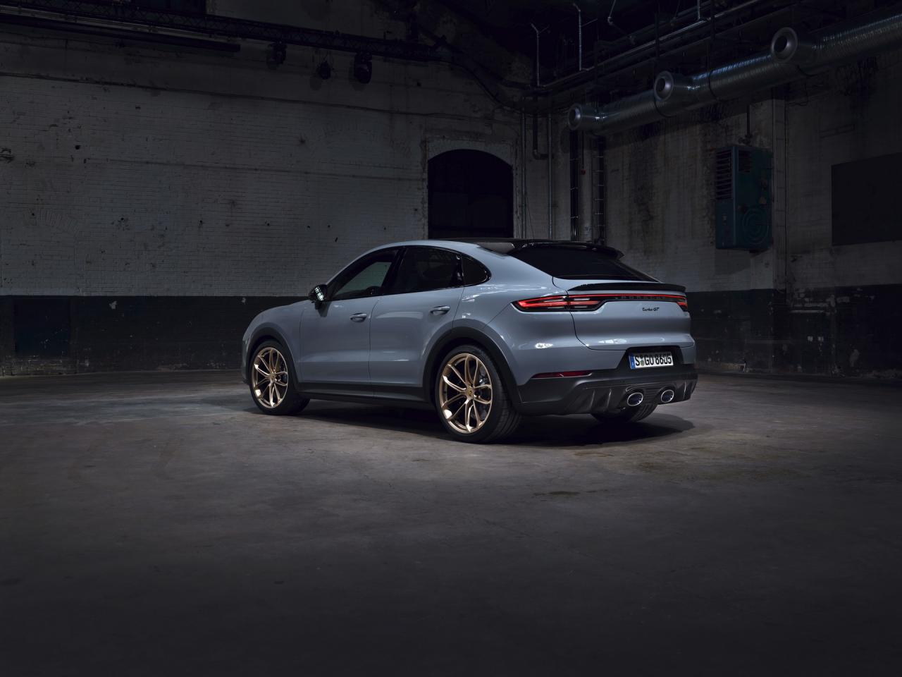 2022-Porsche-Cayenne-Turbo-GT-4.thumb.jpg.ee60f23b5ccf610a8366ee053883e44e.jpg