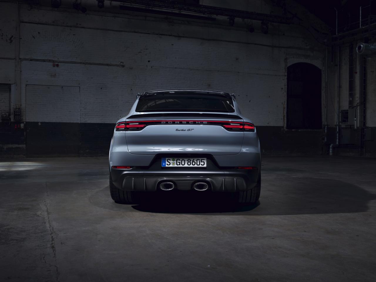 2022-Porsche-Cayenne-Turbo-GT-8.thumb.jpg.7a915f782f405cb5b032ccc2607e9406.jpg