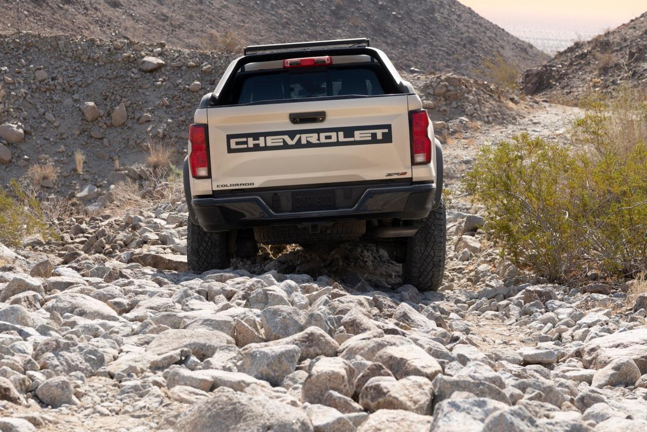 2023-Chevrolet-Colorado-132.jpg