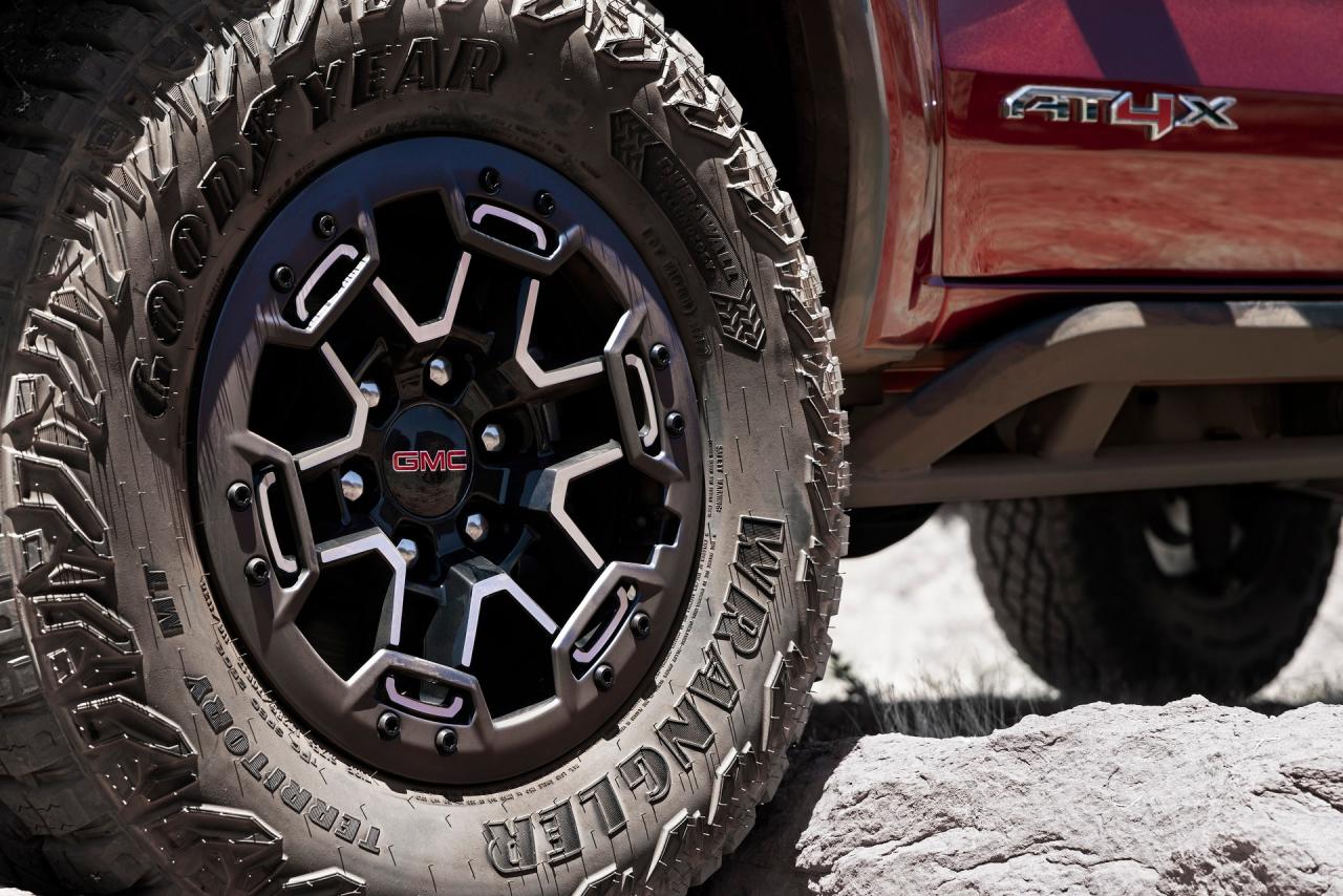 2023-GMC-Canyon-206.jpg