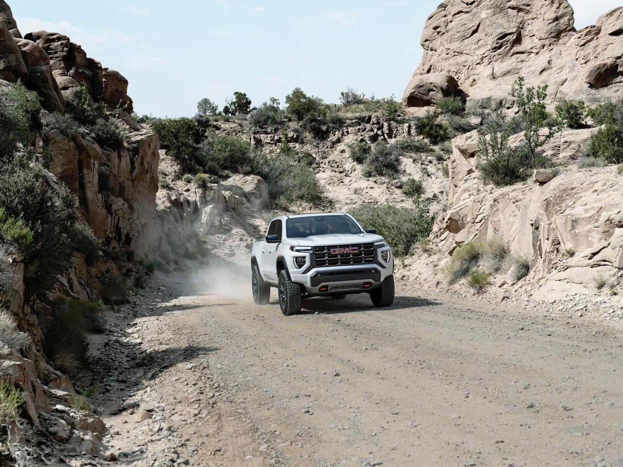 2023-GMC-Canyon-300.jpg