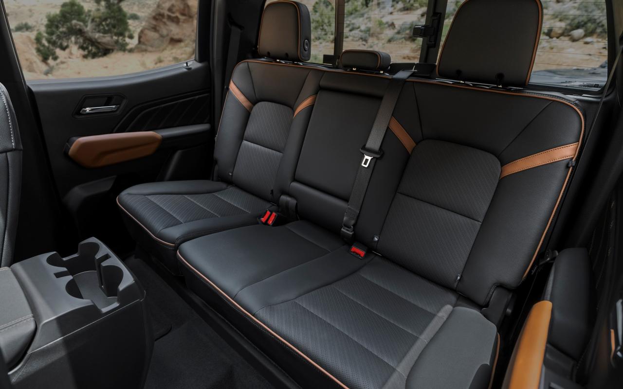 2023-GMC-Canyon-311.jpg
