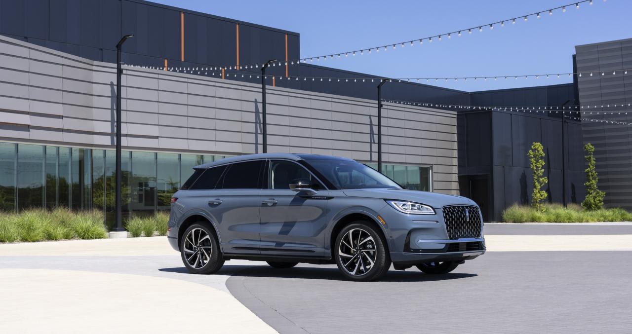 2023-Lincoln-Corsair-Facelift-21.jpg