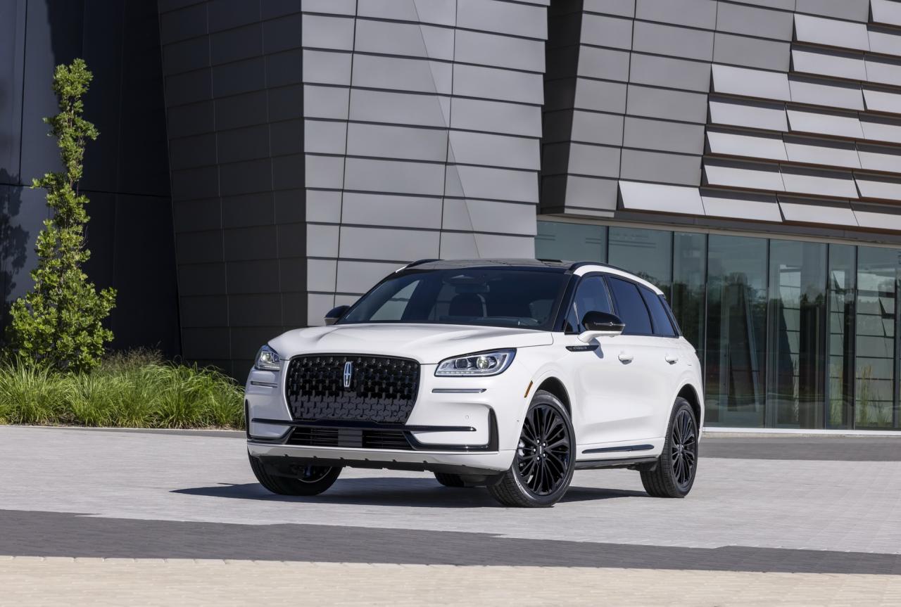 2023-Lincoln-Corsair-Facelift-3.jpg