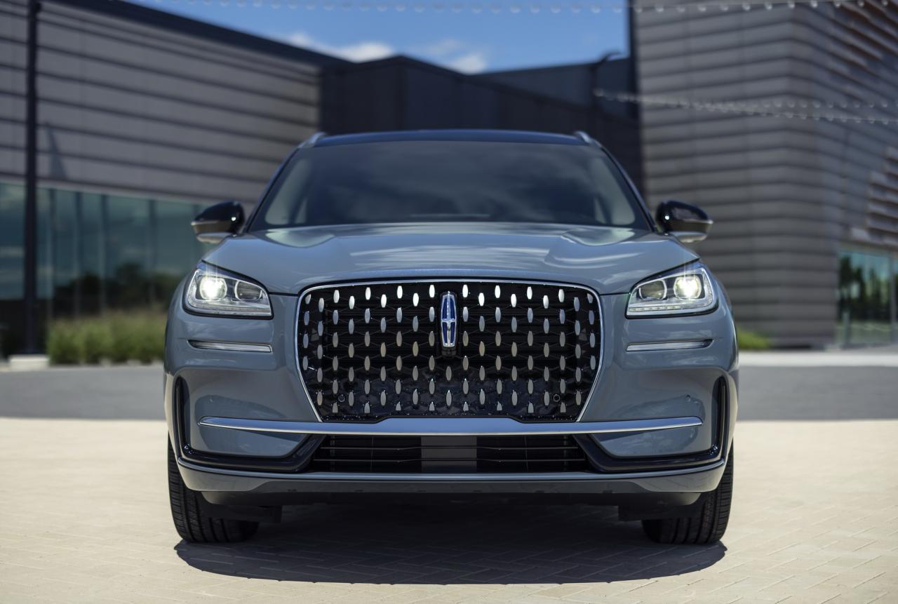 2023-Lincoln-Corsair-Facelift-37.jpg