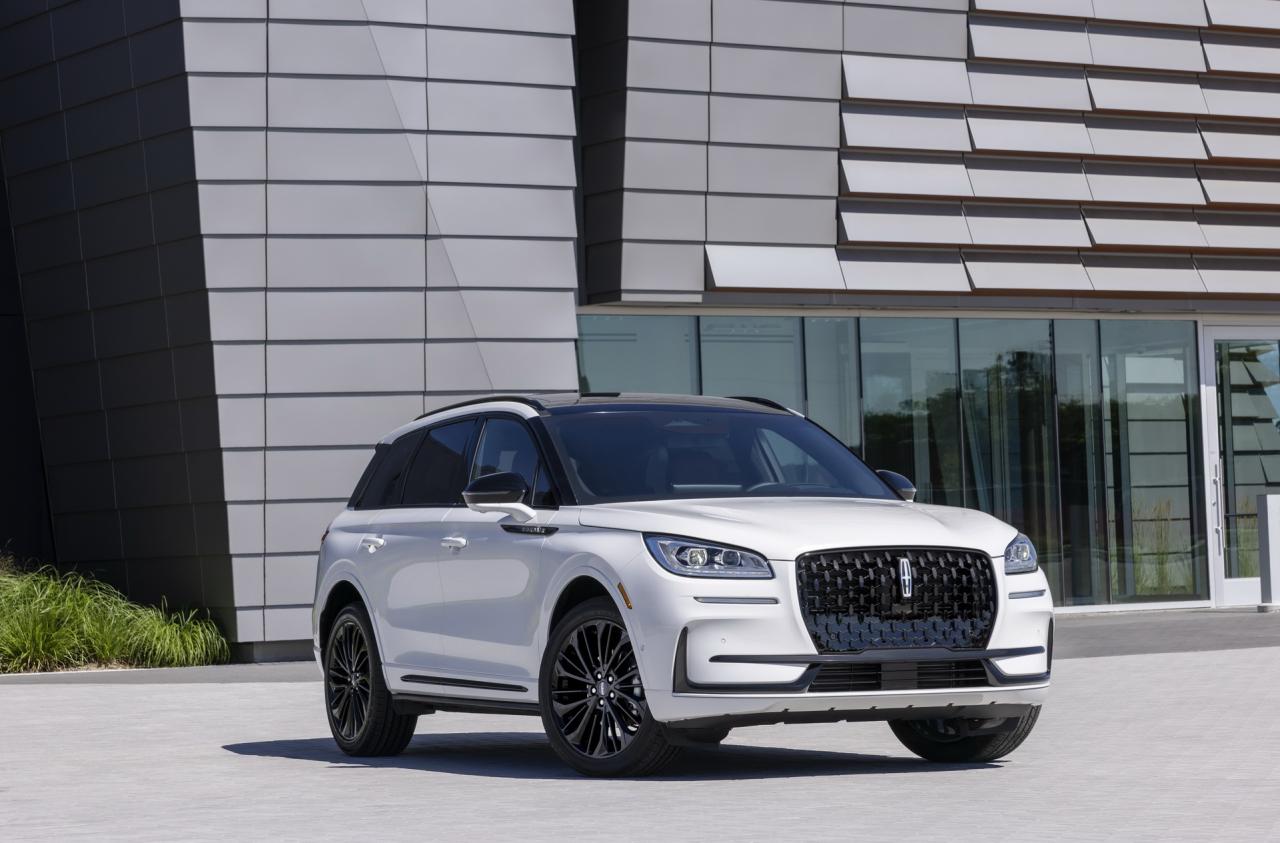 2023-Lincoln-Corsair-Facelift-4.jpg