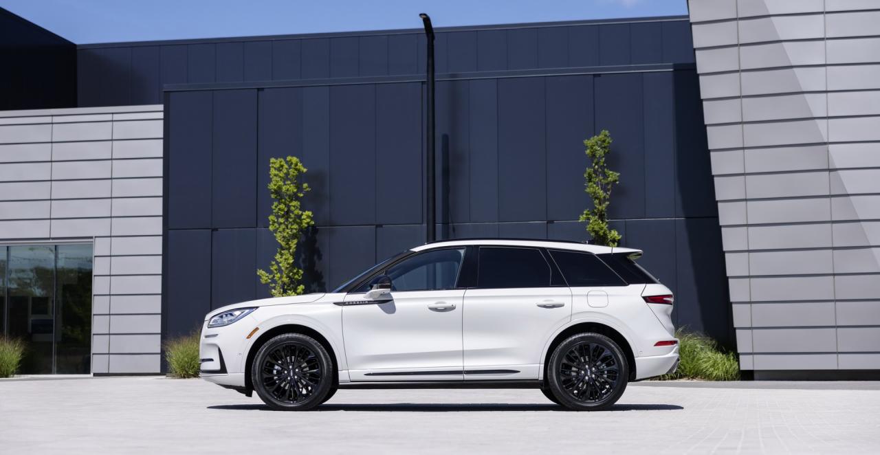 2023-Lincoln-Corsair-Facelift-5.jpg