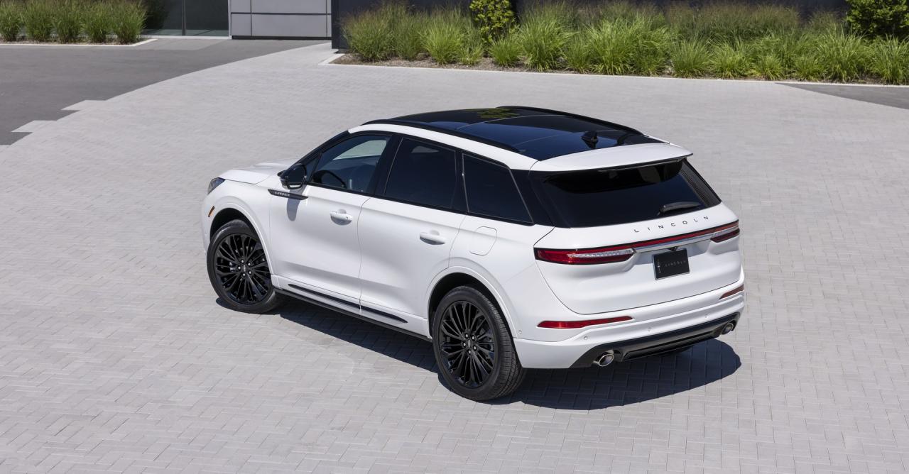 2023-Lincoln-Corsair-Facelift-8.jpg