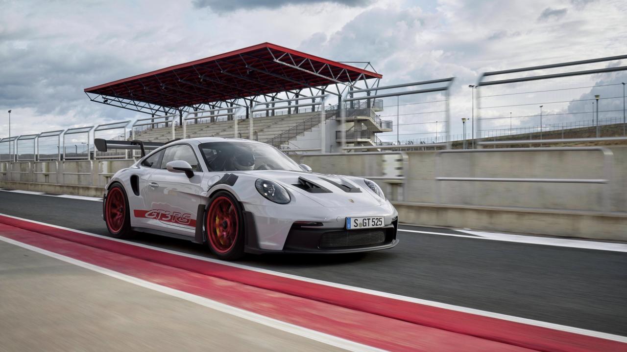2023-Porsche-911-GT3-RS-00004.thumb.jpg.71061a8533ef97cbfea6cc38dead57ed.jpg
