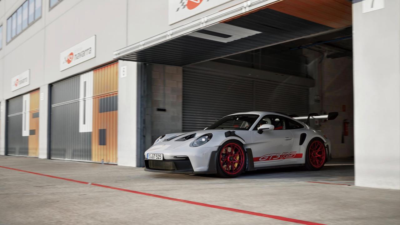 2023-Porsche-911-GT3-RS-00008.thumb.jpg.6158cbcb06d3e9a2056e9beaaf06ee2c.jpg