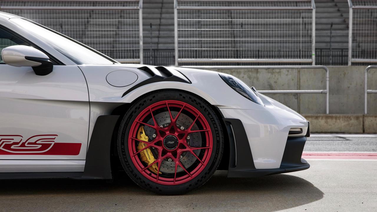 2023-Porsche-911-GT3-RS-00021.thumb.jpg.0dfb9de21dbafcd96e87714d4d834bd6.jpg