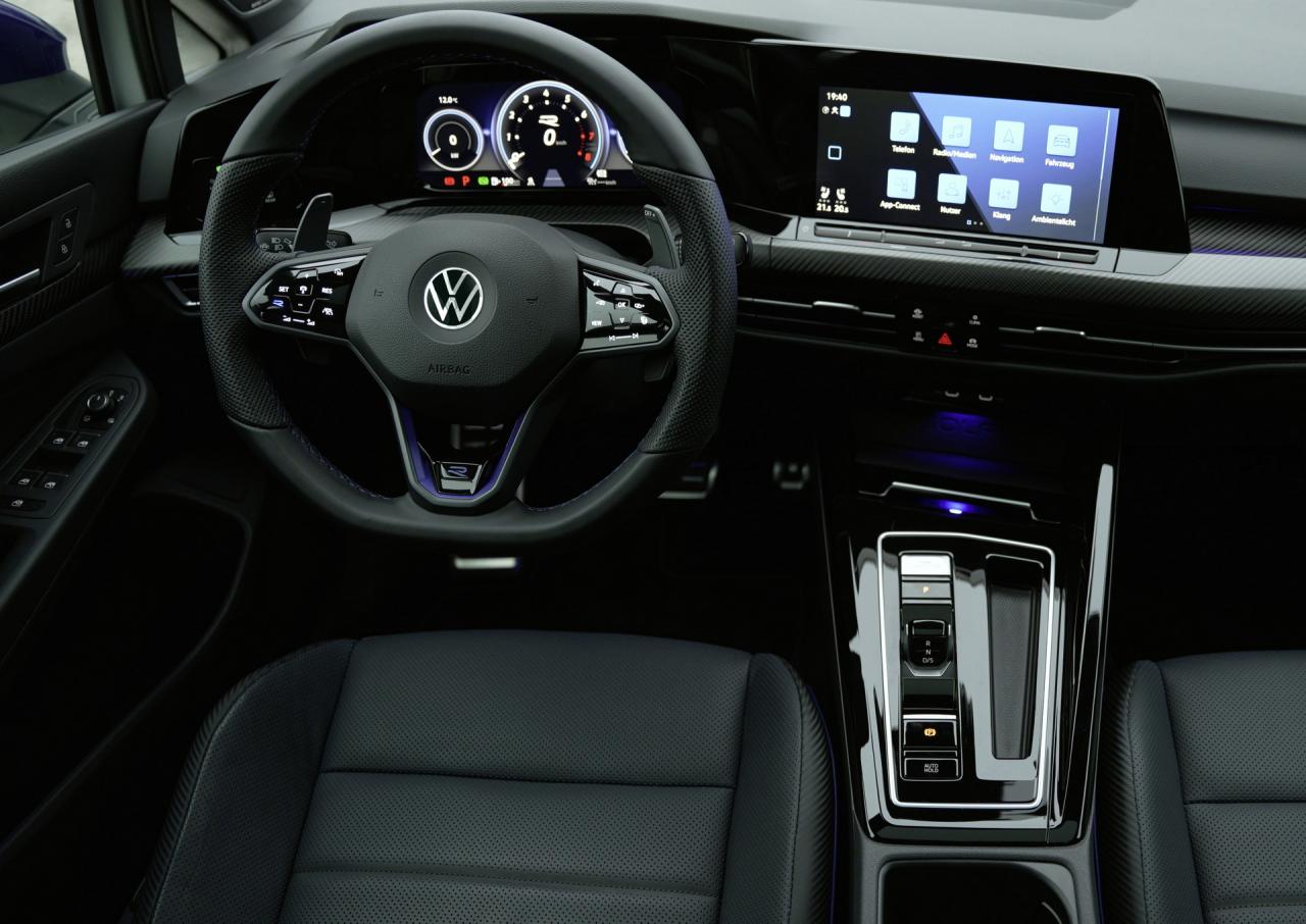 2023-VW-Golf-R-20-Years-10.thumb.jpg.680533ae33d65d4ceeb7513afca14c43.jpg