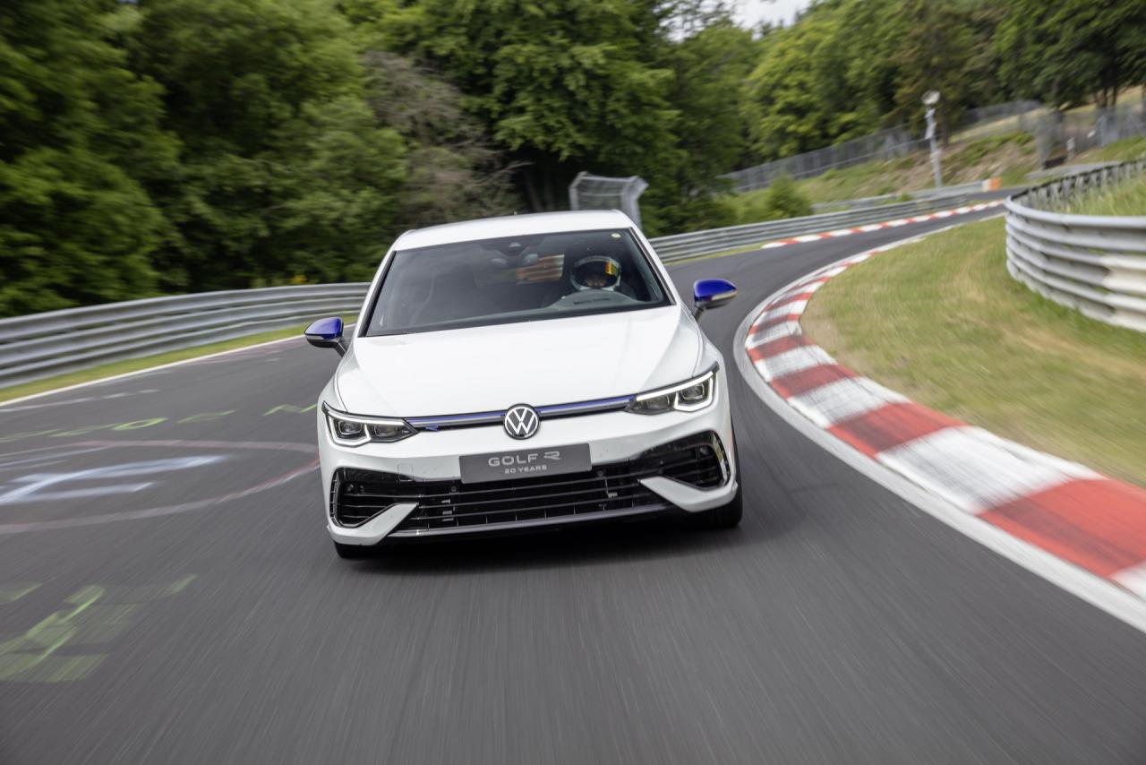 2023-VW-Golf-R-20-Years-13.thumb.jpg.143e966e06ccd240fbc2d05c0e6a9332.jpg