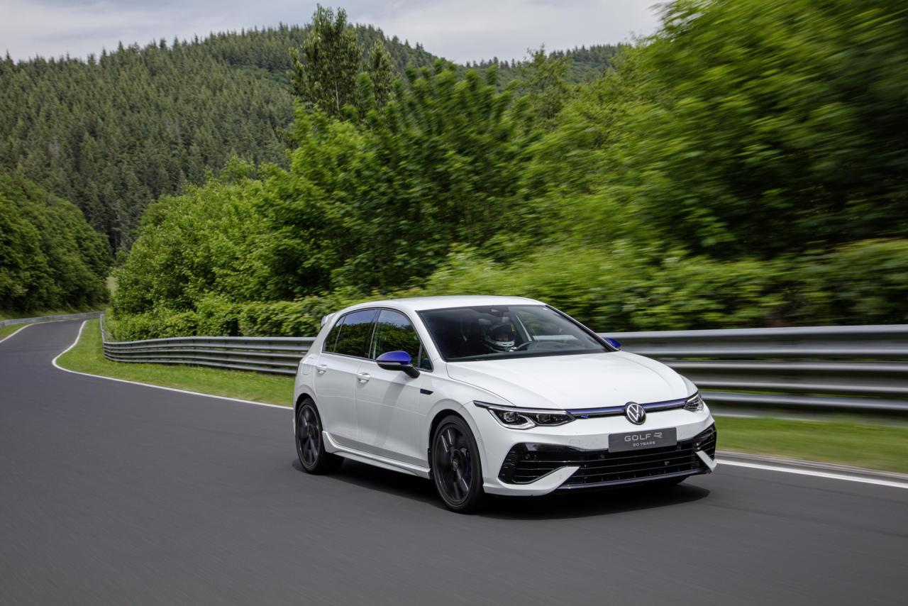 2023-VW-Golf-R-20-Years-15.thumb.jpg.3d091c65be31e0ffe58564959d5b2278.jpg