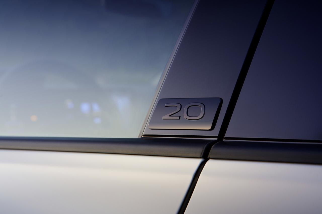 2023-VW-Golf-R-20-Years-7.thumb.jpg.483f6ab0dac910146bde7bcdec4547f7.jpg