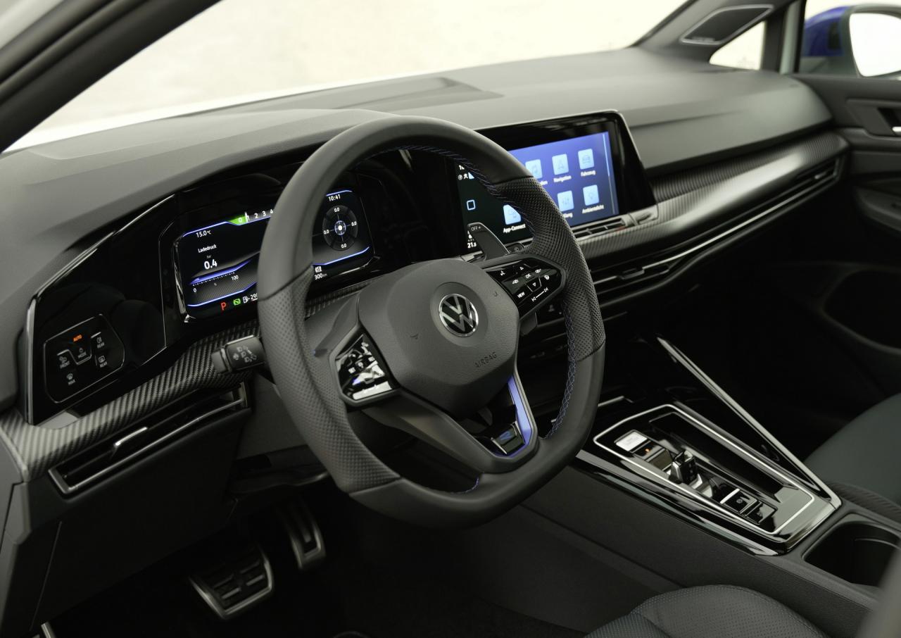 2023-VW-Golf-R-20-Years-9.thumb.jpg.810566f338929291a3bdb6b79f79efa4.jpg