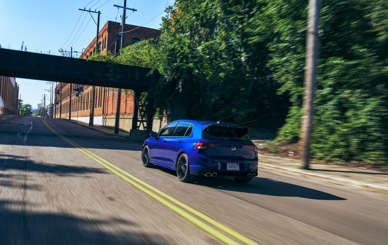 2023-VW-Golf-R-20th-Anniversary-Edition-US-1.thumb.jpg.28b0b23aeea70395c094f752ee31156f.jpg