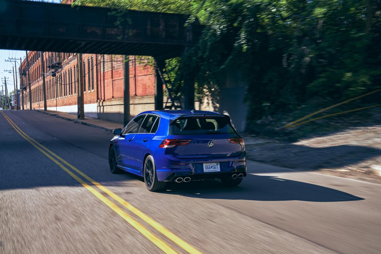 2023-VW-Golf-R-20th-Anniversary-Edition-US-3.thumb.jpg.c37504d7a1c88168c0099b022206949f.jpg