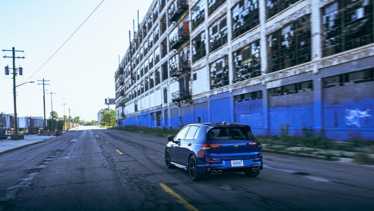 2023-VW-Golf-R-20th-Anniversary-Edition-US-4.thumb.jpg.97ad31ac9c5905e3cc6e9a23862b96f3.jpg