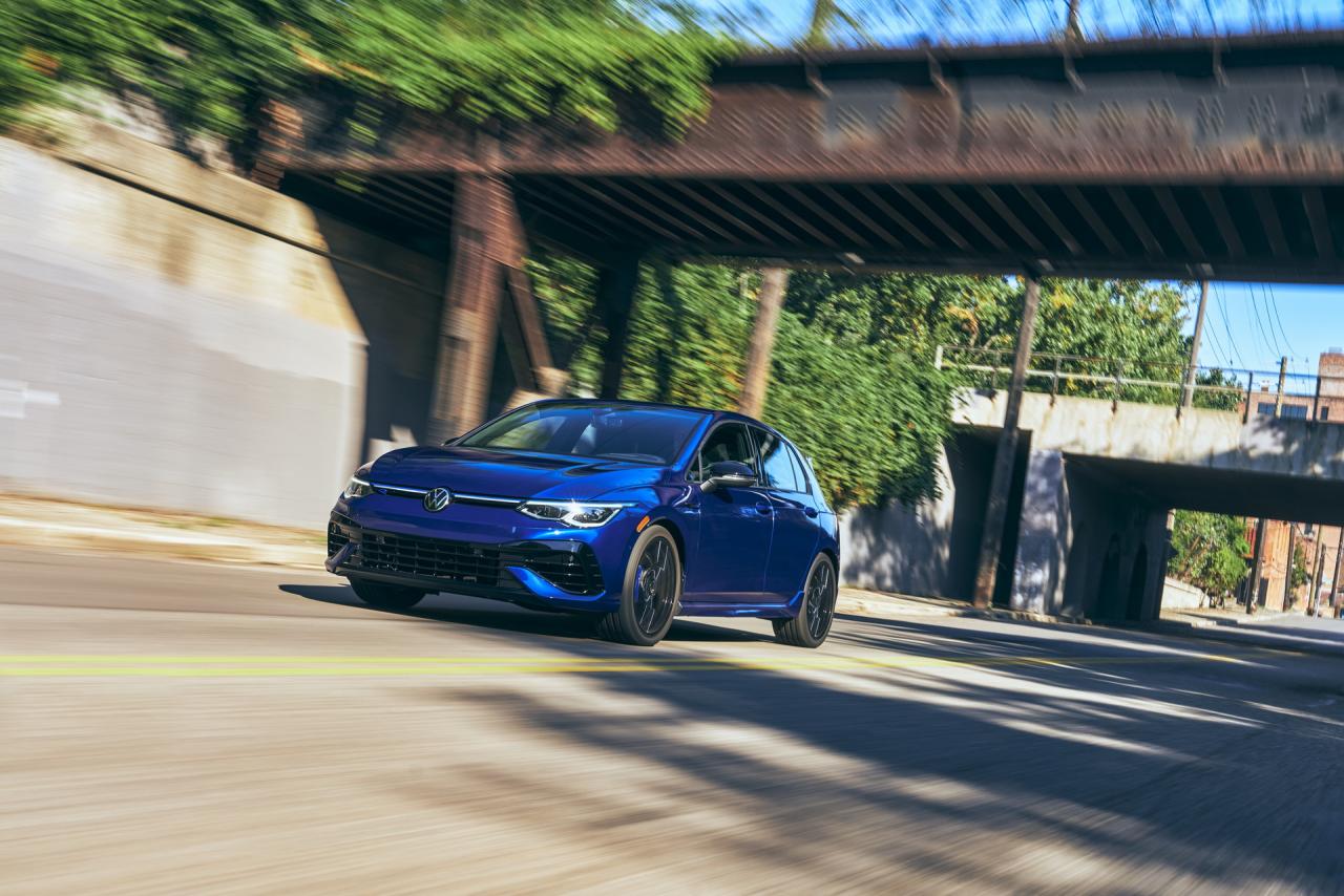 2023-VW-Golf-R-20th-Anniversary-Edition-US-5.thumb.jpg.fe0099e012be6e33384e30dfcd1ca44f.jpg