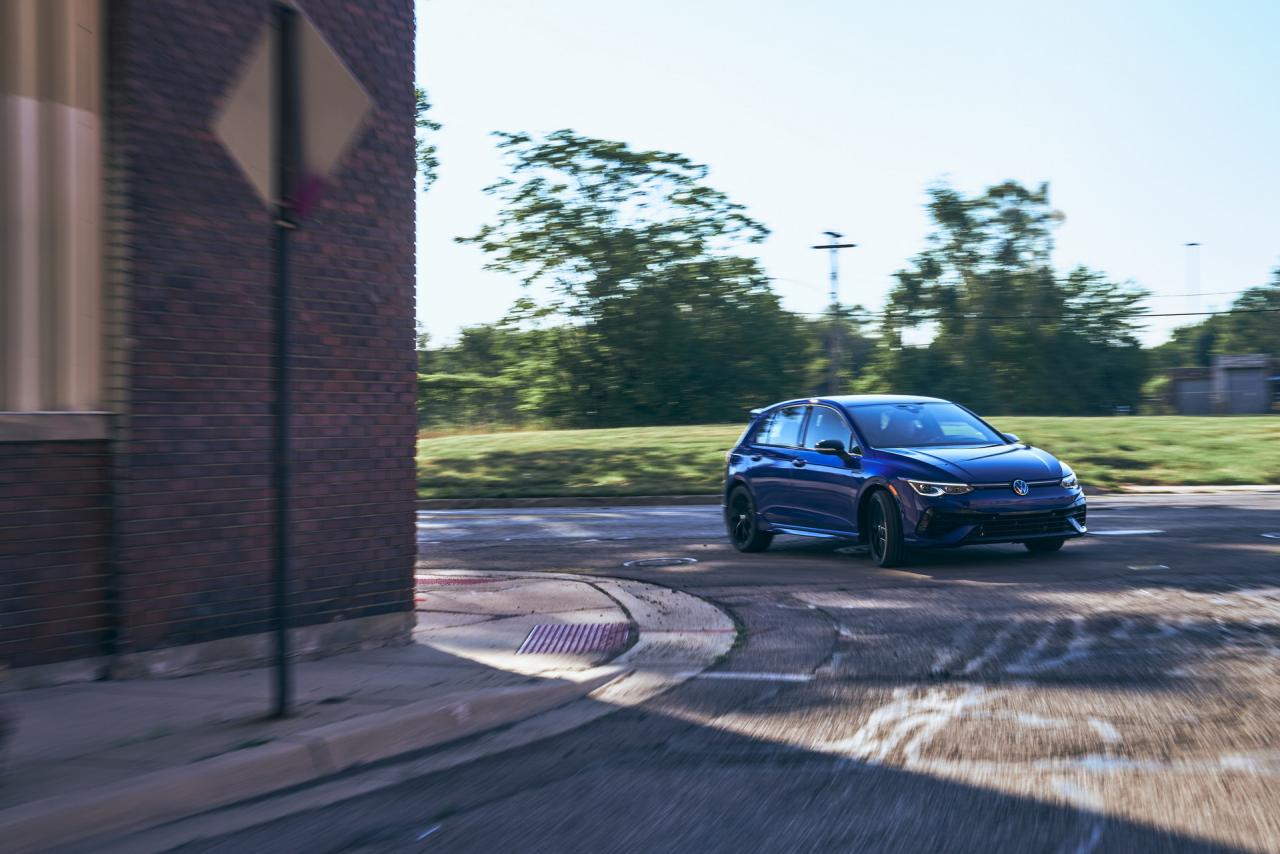 2023-VW-Golf-R-20th-Anniversary-Edition-US-6.thumb.jpg.3af69bf462c9eb30461f9985017a9290.jpg