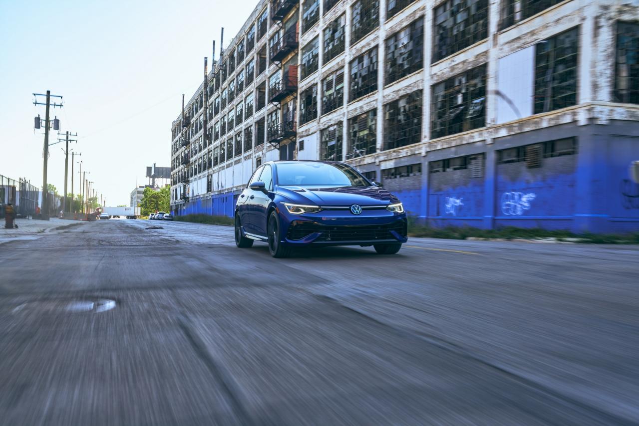 2023-VW-Golf-R-20th-Anniversary-Edition-US-8.thumb.jpg.7946f879dd2a8d54ac6ae9c09acf403f.jpg