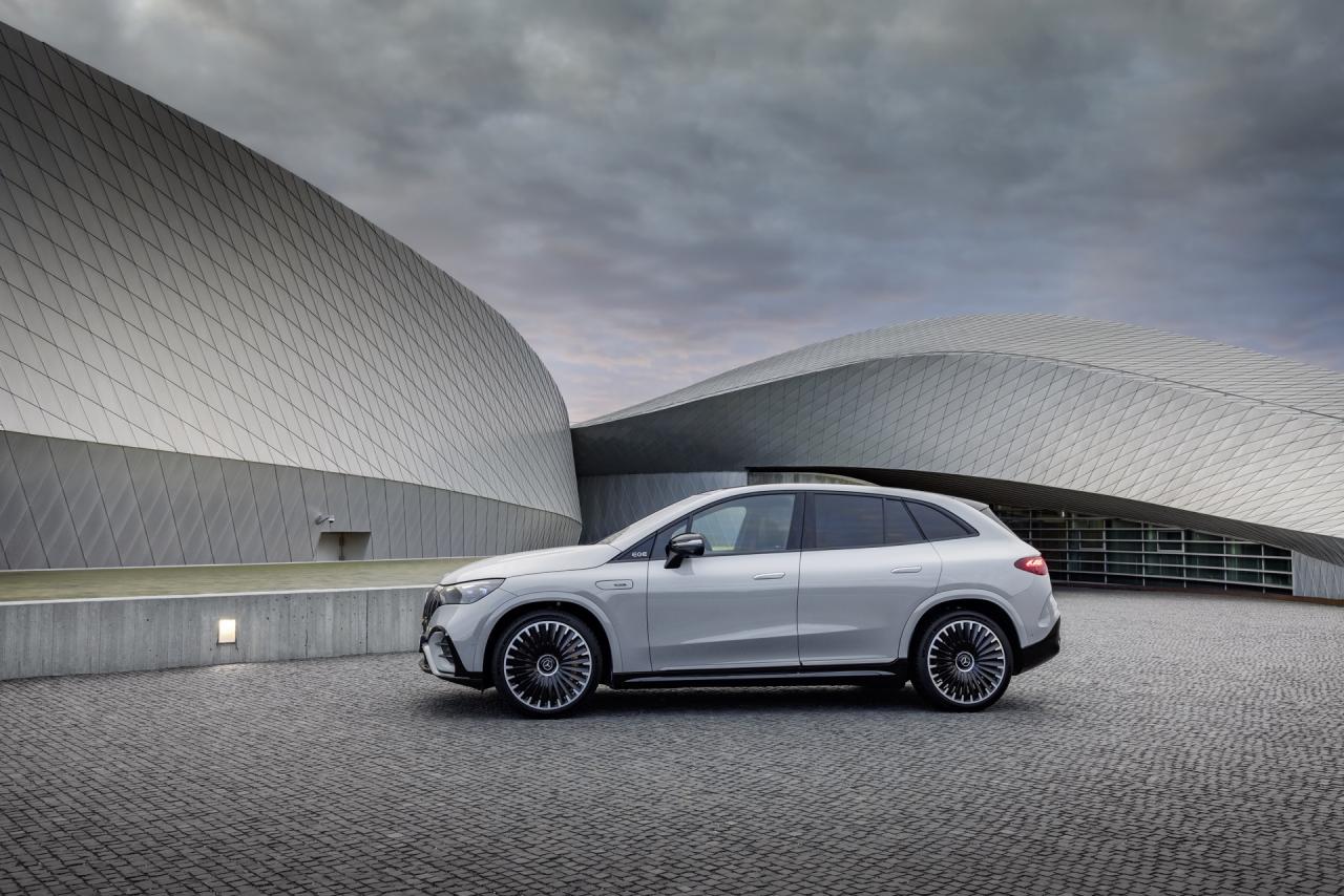 2024-Mercedes-AMG-EQE-53-SUV-10.thumb.jpg.b47649eed5ccdd732ac8739993b6f862.jpg