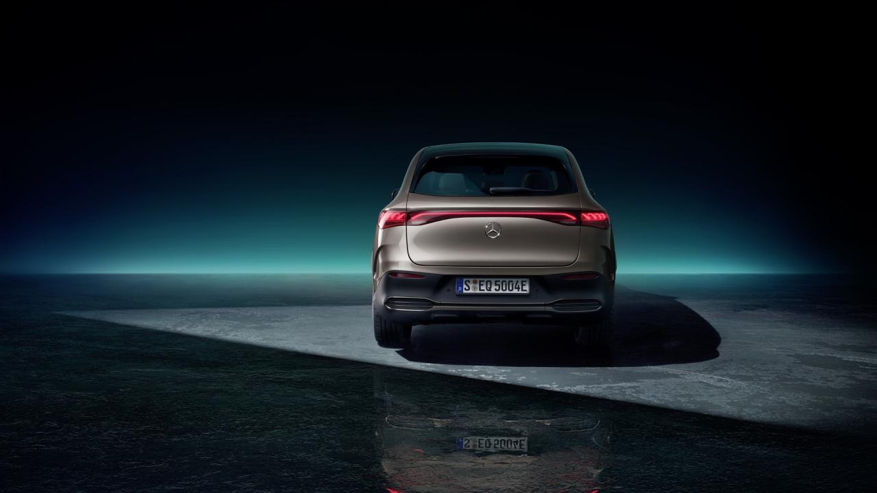 2024-Mercedes-Benz-EQE-SUV-21.thumb.jpg.484014c39256c276ab53befc40a25852.jpg