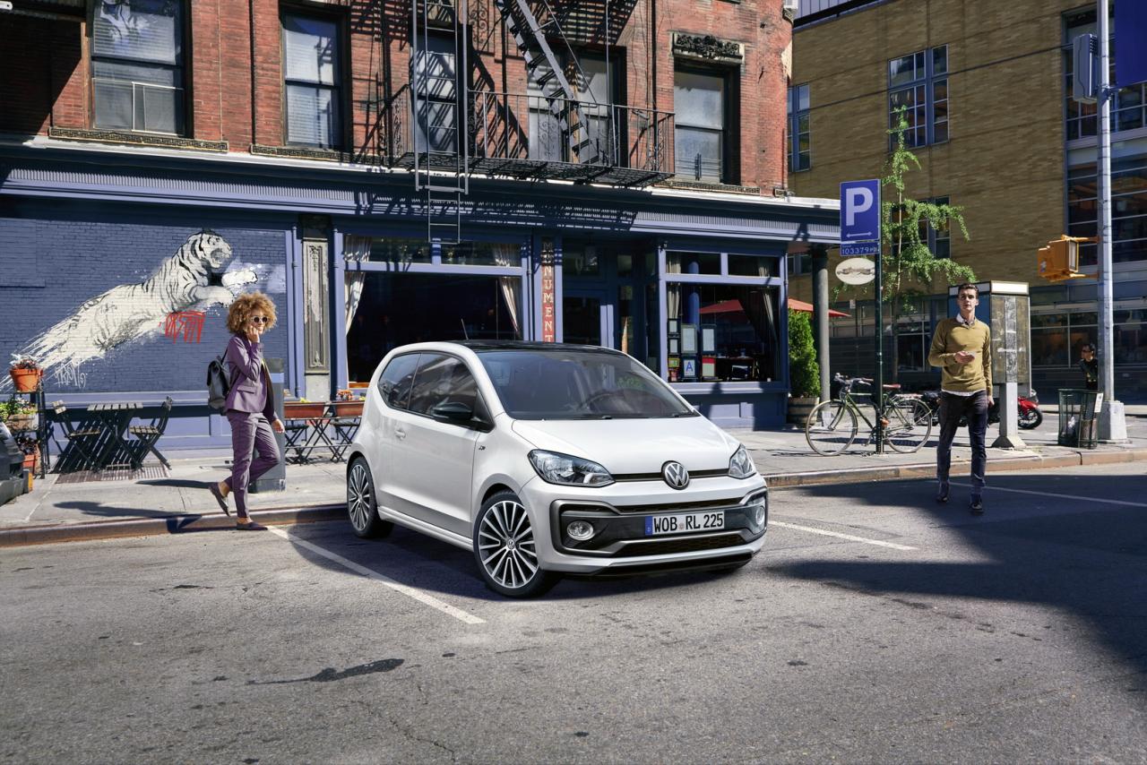 41ad95ed-vw-up-r-line-package-1.thumb.jpg.338a493f11f5c559a7b96c7c77be9630.jpg