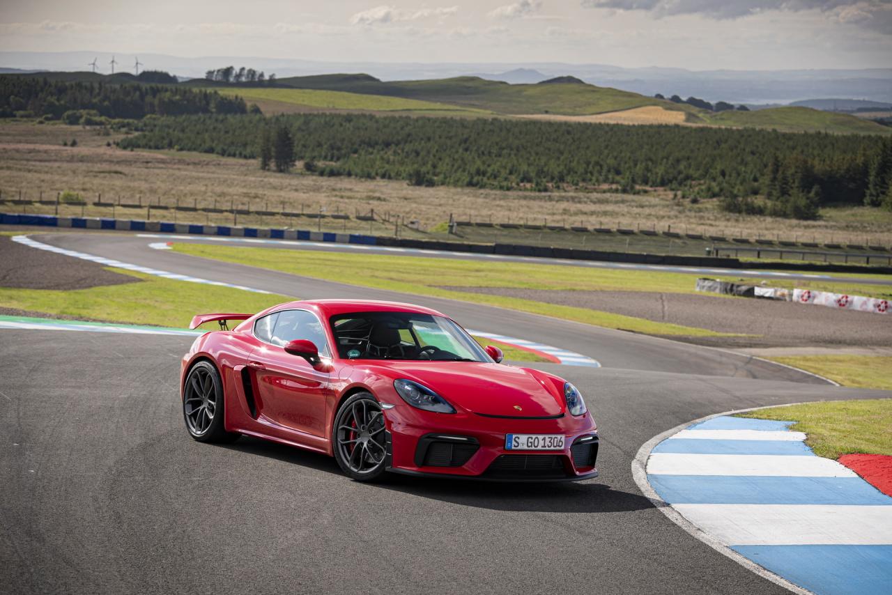 4fcb2092-porsche-718-cayman-gt4-22.thumb.jpg.d8d00e152c3db723d76b96526e731320.jpg