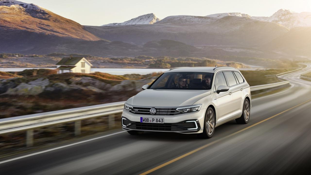 58464c15-2019-vw-passat-facelift-56.thumb.jpg.42080c895bcff5c34256e7ed15f340eb.jpg