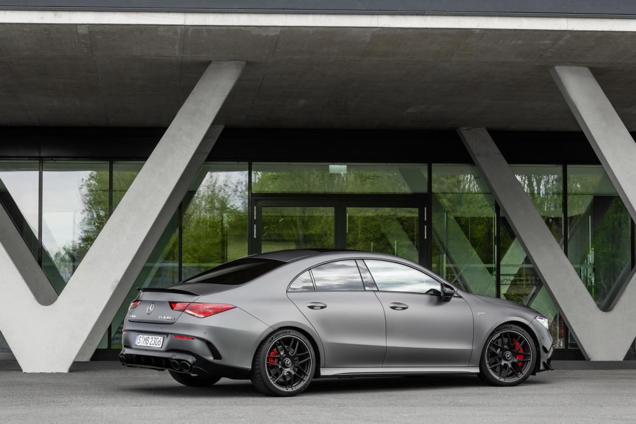 61c21556-mercedes-amg-cla45-26.thumb.jpg.f0e30f4878022013ac2002c3346ad6a1.jpg