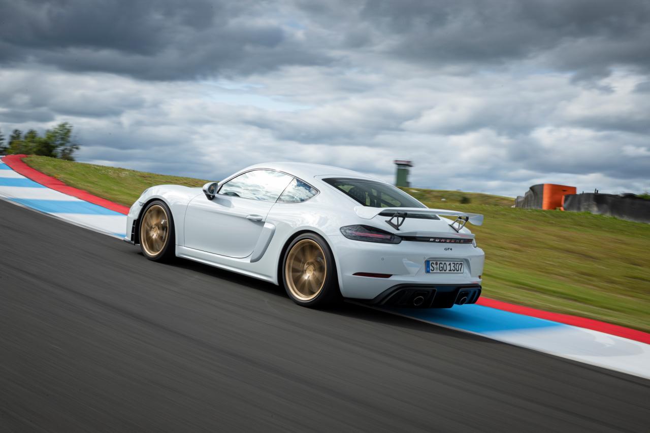 68580db4-porsche-718-cayman-gt4-71.thumb.jpg.fca5a379a8c5d146ef9f27ab5b13bcd6.jpg