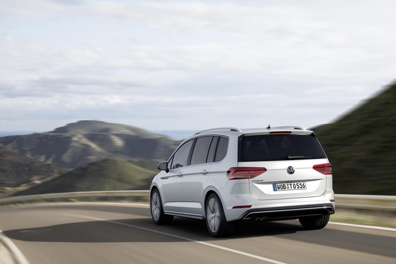 69520790-2015-vw-touran-6.thumb.jpg.a3cefddeb108bdffbdaa2505afb18e49.jpg