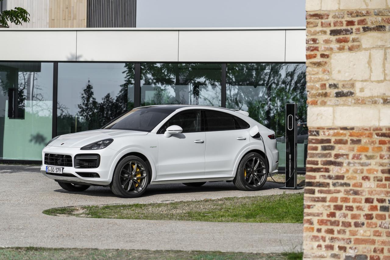 6a775f30-porsche-cayenne-turbo-s-e-hybrid-1.thumb.jpg.ac22d84fe9145ac9b4fce216382ff194.jpg