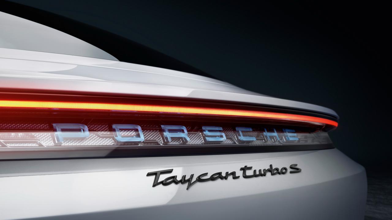7f239282-2020-porsche-taycan-unveiled-12.thumb.jpg.59d3212448021adfb48d7ef40974793e.jpg