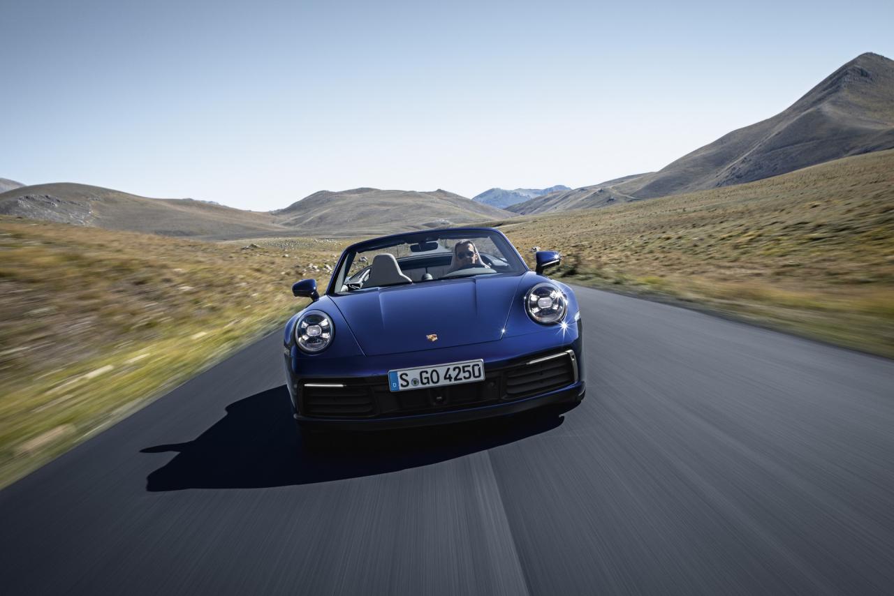 838a197c-2020-porsche-911-convertible-3.thumb.jpg.dc7cc906afa498b368e92be2dc057e04.jpg