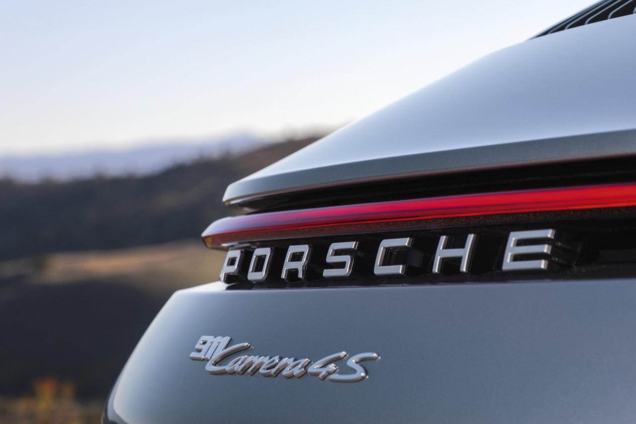9299344b-2020-porsche-911-10.thumb.jpg.c4c58065311adea6048d11e1152e8f6f.jpg