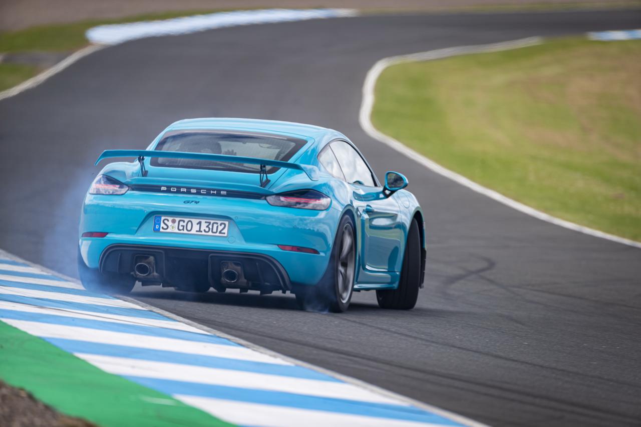 9f66ed1f-porsche-718-cayman-gt4-52.thumb.jpg.7b1e05ee84dbd657ff02097ee65f101b.jpg