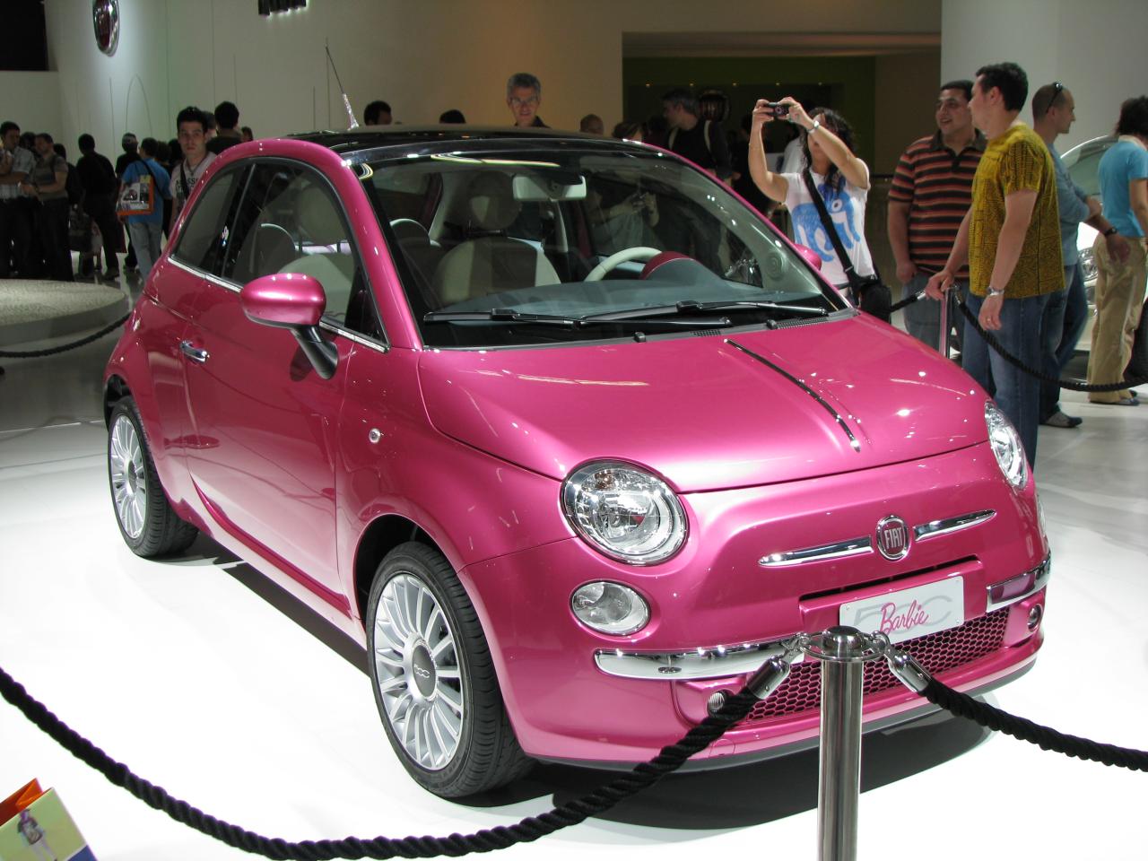 Fiat_Barbie_500.thumb.jpg.990207600c405391bc7154c8fd7cf845.jpg