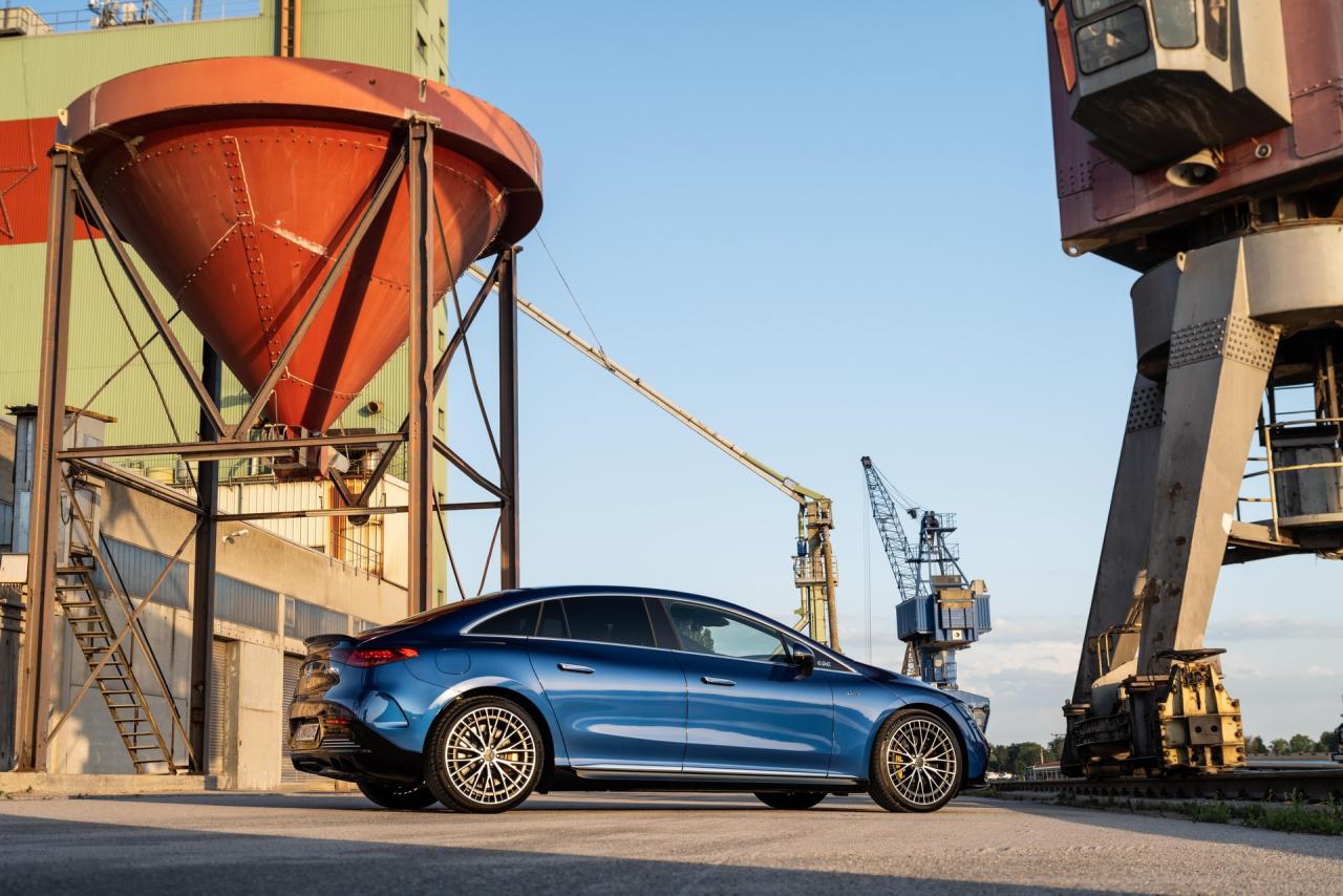Mercedes-AMG-EQE-125.jpg
