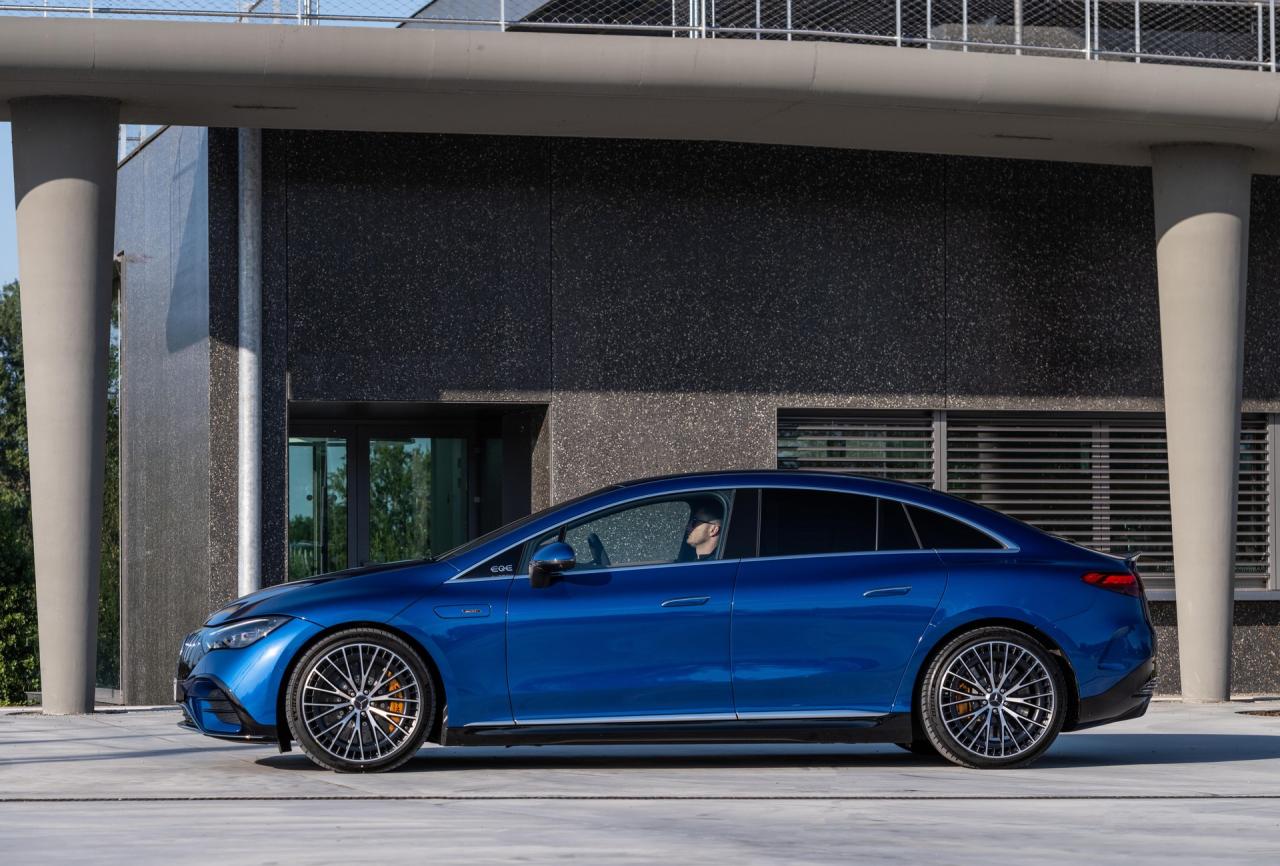 Mercedes-AMG-EQE-77.jpg