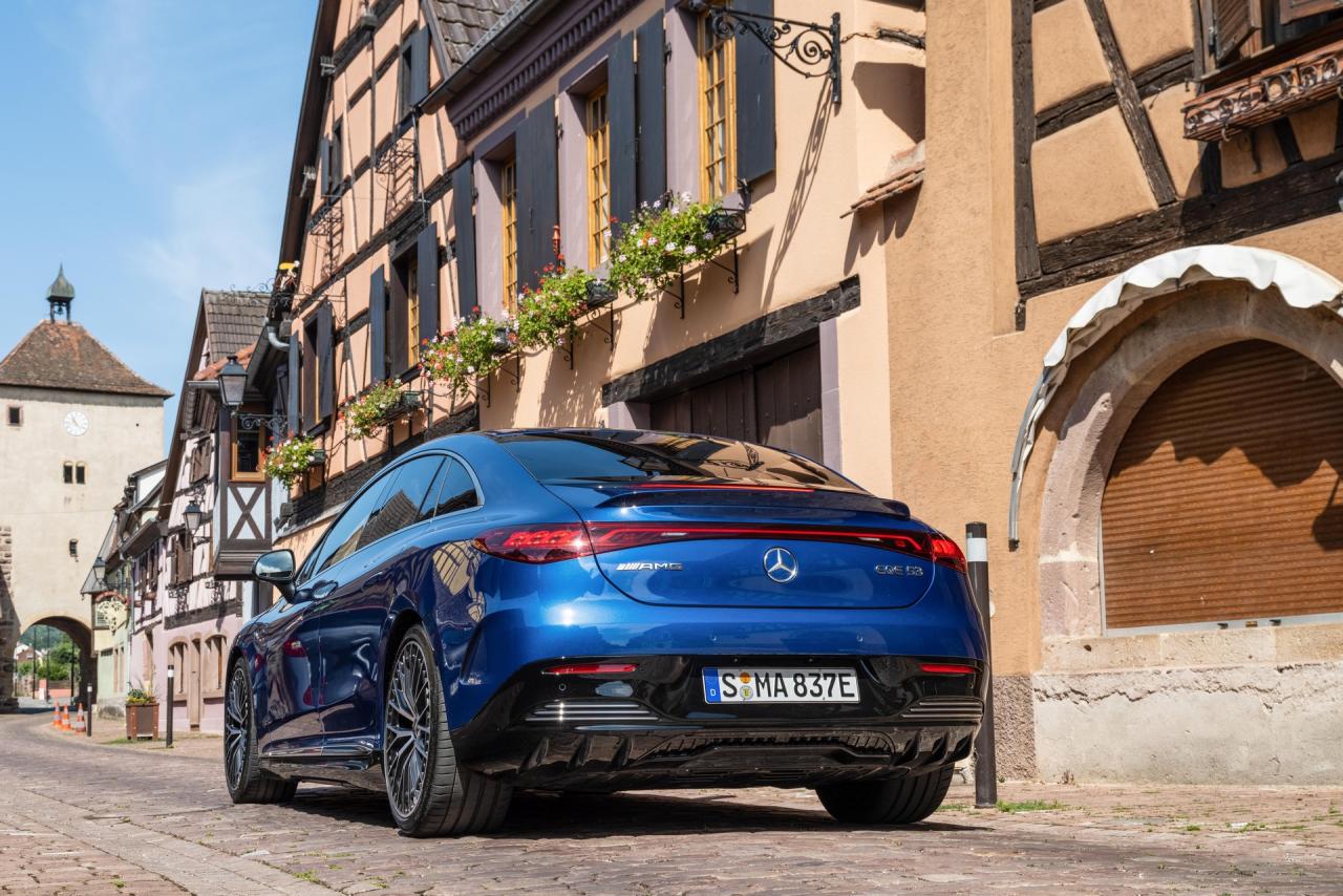 Mercedes-AMG-EQE-82.jpg